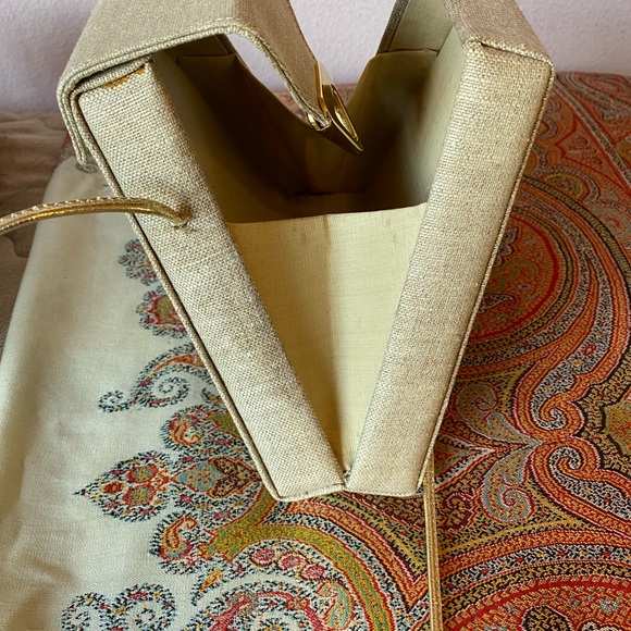 Tan & Gold Linen Triangle Purse - Picture 3 of 12